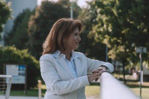 Poslovno fotografiranje Kranj – čisti profesionalni portreti z naravno svetlobo.
