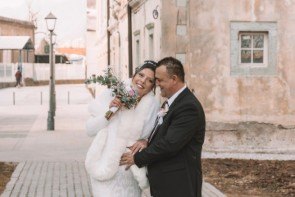 Poročni fotograf Ljubljana – romantični prizori, mehka svetloba in pristni trenutki para.